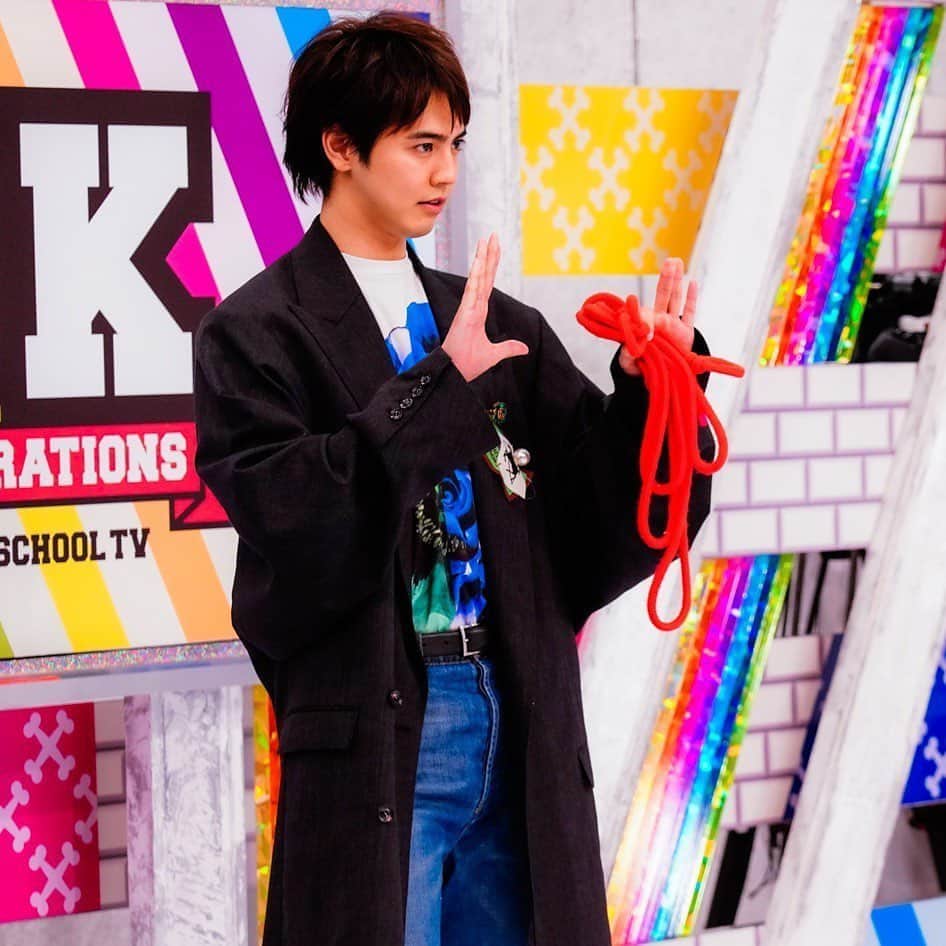GENERATIONS高校TVのインスタグラム：「みんながサプライズの準備をするなら どのメンバーとしたい？ コメントで教えてね💬﻿ .﻿ それぞれどうなるか気になるけど﻿ 楽しく準備できそうだよね😍﻿ .﻿ マジックにも準備がかかせない😤！﻿ GENEが披露したマジック🎩﻿ タネがわかったものはあった？🤡﻿ .﻿ もしわかっても、内緒にしてね🤫💕﻿ .﻿ ABEMAビデオで無料見逃し配信中📺﻿ 是非チェックしてみてね✅ ﻿ .﻿ 🐷🐰🦍👽🐶🐬🥔﻿ ⚠️番組はABEMAでお楽しみください⚠️﻿ 🙅‍♂️動画録画（画面録画）することは禁止されています﻿ 🙅‍♂️SNSに番組の動画を投稿するのもNGです﻿ .﻿ 公式Twitterもチェックしてね✔💡﻿ 🔎@gene_kou で検索‼️﻿ .﻿ .............................🏫..............................﻿ #ABEMA #ジェネ高 #GENE高﻿ #GENERATIONSfromEXILETRIBE #GENERATIONS﻿  #GENE #ジェネレーションズ #ジェネ #ジェネ犬﻿ #小森隼 #白濱亜嵐 #数原龍友﻿ #中務裕太 #片寄涼太 #佐野玲於 #関口メンディー﻿ #隼 #亜嵐 #龍友 #裕太 #涼太 #玲於 #メンディー」