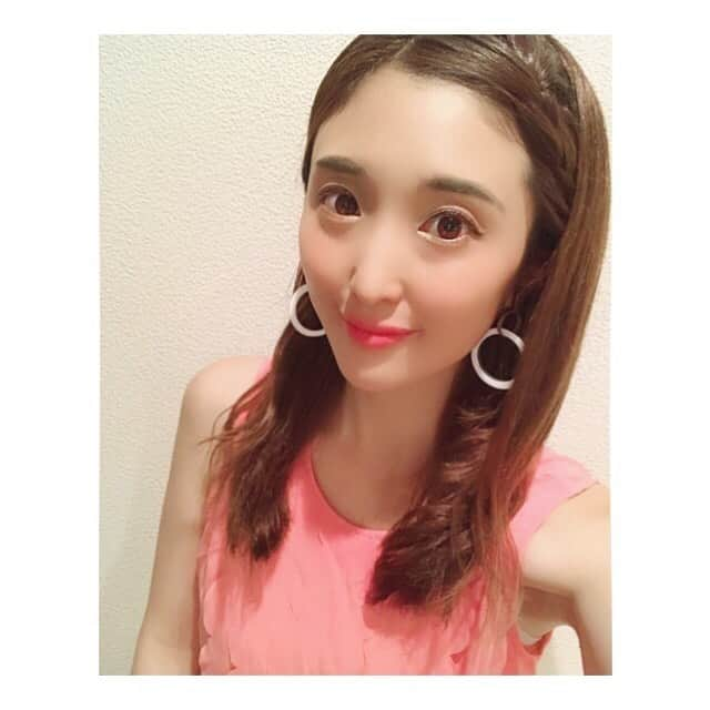 川口智美さんのインスタグラム写真 - (川口智美Instagram)「最近は、打ち合わせも #リモート なんですね📲✨ 前髪がだいぶ伸びてきたので #前髪編み込み スタイルで　 出席しました💺🌼 デコ出し、楽ですねぇ😃  前髪...このまま伸ばすか、切ろうか迷う🌱  そして今日は #ジャイアンツ 開幕2連勝🦈✨ 素晴らしい幕開けだ..☀️ #リモート打ち合わせ」6月20日 18時14分 - horipro_satomikawaguchi