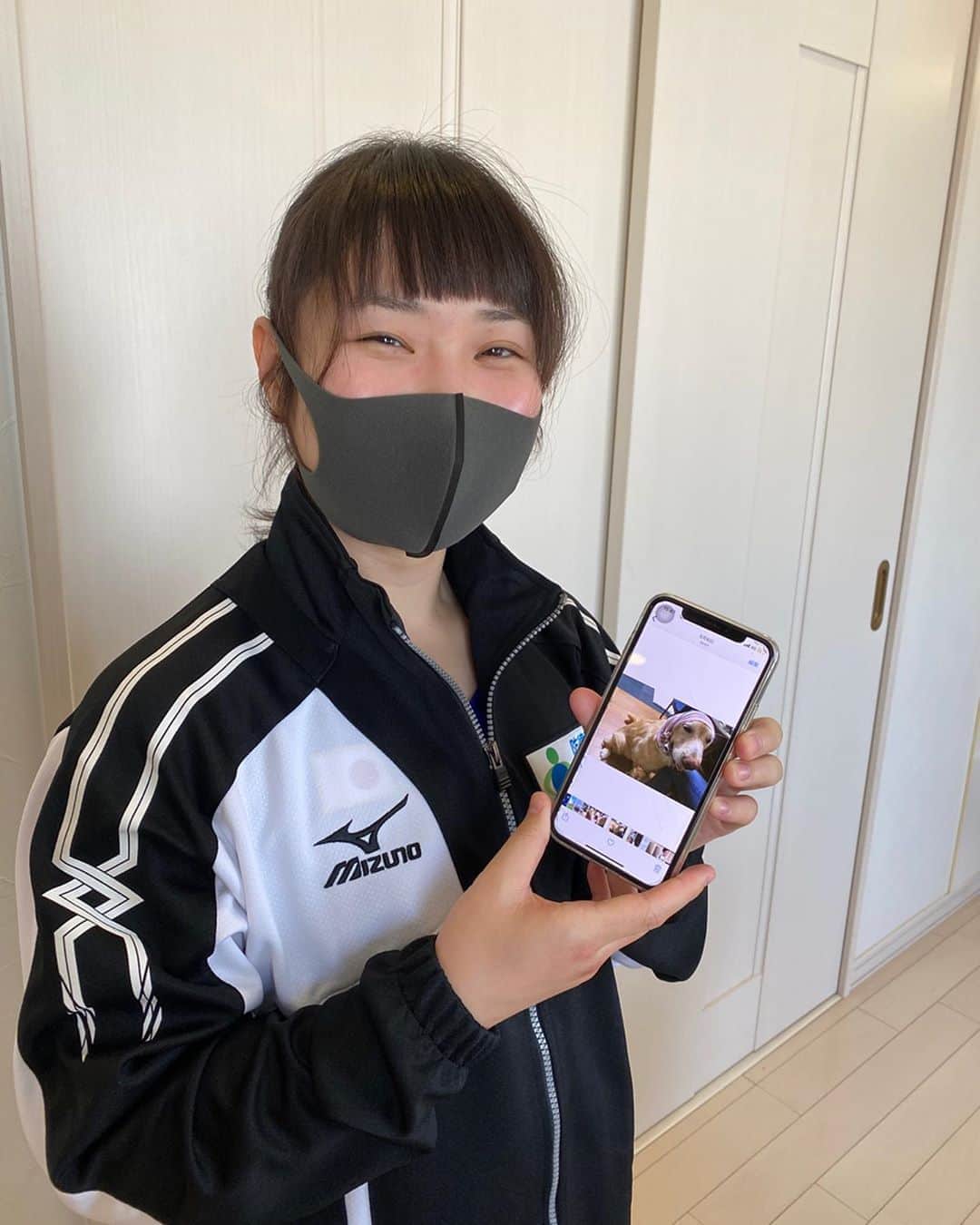 のインスタグラム：「#ボクシング #並木月海 選手の POWER フォトがこちら！ たくさんある愛犬たちの写真から 悩みに悩んで選んでくれたこちらの 1 枚は、頭をゴッツンさせて、そっくりな格好で眠る親子の写真。 愛犬たちは並木選手の一番の『癒し』なんだそうです！ 並木選手の POWER フレーズ後編は 21 日夜６：５５～」