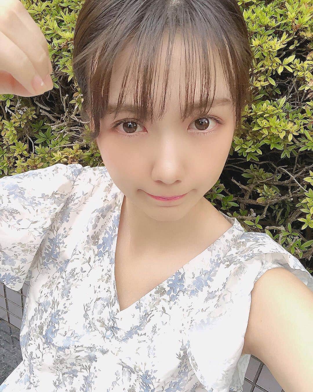 平口みゆきさんのインスタグラム写真 - (平口みゆきInstagram)「ようやく自撮りをしました😅 . . . なにこのポーズ、、笑 . . . #久しぶりの自撮り #selfie #前髪ポーズ #？ #暑がり なので #ほぼ毎日 #ポニーテール #平口みゆき #hiraguchimiyuki」6月20日 18時24分 - hiraguchimiyuki25
