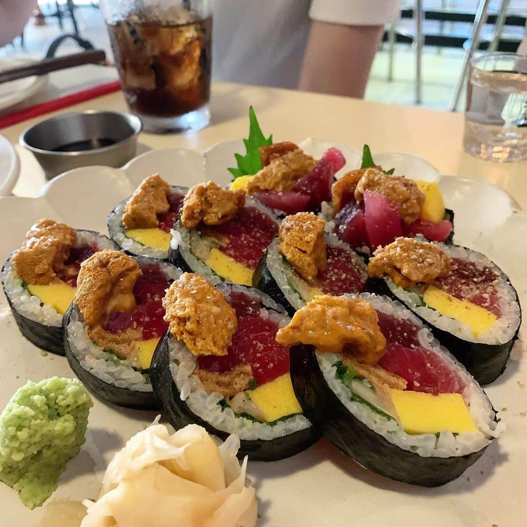 カン・ダンビのインスタグラム：「27년 서울토박이,, 난생 첫 성수동,, 성공적,,🙆‍♀️ #하늘찍는너네를찍는나」