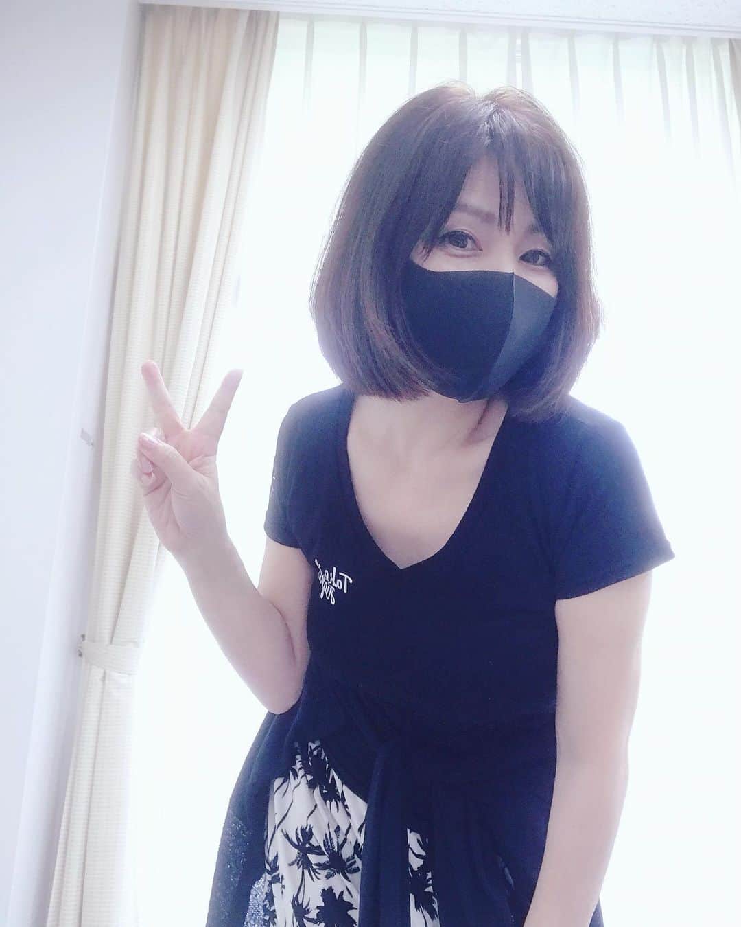富岡美羽のインスタグラム：「今日は養成所のお仕事でした😊 飛び入りで某芸能事務所の社長さんがお見えになり、素敵なお話をたくさん聴かせて下さいました♬  さてさて、桜すもも作🌸『ブスでも愛してくれますか？』の台本が完成しました❣️ 9月YouTube配信朗読ドラマ✨役者7人が演じます！ そして今回完全裏方予定の私でしたが、急遽 14歳の少女役主演を演じる事になりましたΣ(-᷅_-᷄๑)💦 皆様、応援宜しくお願い致しまーす💖 ＃ブス愛 ＃富岡美羽 ＃桜すもも ＃羽華 ＃朗読ドラマ ＃YouTube配信 ＃9月から」
