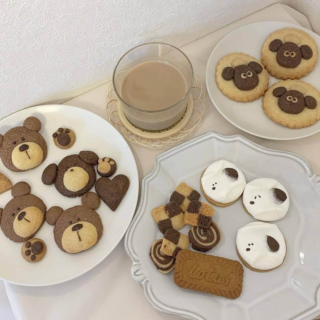 SUCLEさんのインスタグラム写真 - (SUCLEInstagram)「#キャラクタークッキー  キャラクタークッキー大集合🍪  同じクッキーだけど見た目が可愛いと それだけで気分はとっても上がっちゃいますよね♥︎ . . ぜひ参考にしてみてくださいね♪  photo by @mii_m5  @sucle_ では紹介する写真を募集中👧🏻 タグ付けやハッシュタグをつけてくれた投稿からもピックアップした写真をリポストしています！ #sucle をつける か このアカウントをタグ付けして投稿してね📸  #シュクレ #シュクレちっく#sucle#おうちカフェ#おうちcafe#うちカフェ#スヌーピー#おうち時間#おやつ#クッキー#キャラクタークッキー#スヌーピーアレンジ#スヌーピー好き#カフェスタグラム#置き画#置き画倶楽部#置き画くら部#クッキーサンド#手作り#手作りお菓子#手作りスイーツ#淡色女子#キャラクター#クマ#羊のショーン#クッキーアレンジ#homecafe#お菓子作り#スヌーピーカフェ#くま好き」6月20日 19時00分 - sucle_