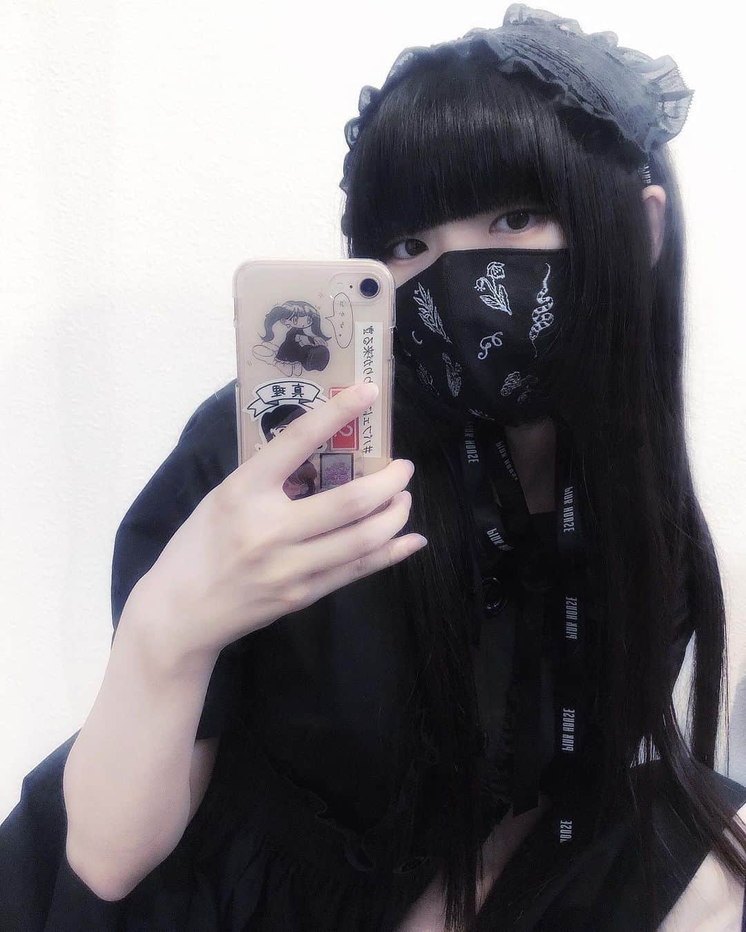 しらいちゃんのインスタグラム：「🖤」