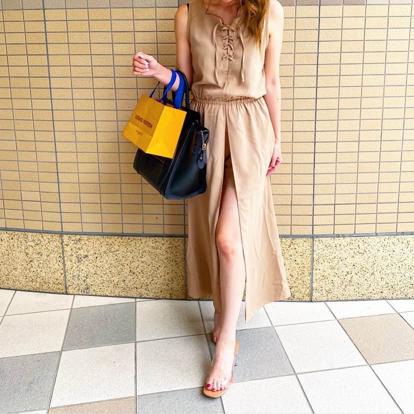 Saoriのインスタグラム：「家族でミナミに買い物🤗 えー買い物出来たわ😋🙏 妊婦中はワンピ活躍するな〜💘 締めつけへんし楽やしお気に入り❤️ #ファッション#コーデ#コーディネート#シンプル#カジュアル#マタニティ#マタニティコーデ#マタニティ記録#妊婦コーデ#第三子#妊婦#ママ#ザラ#ユニクロ#ジェイダ#fashion#outfit#ootd#code#coodinate#simple#casual#baby#UNIQLO#zara#instafashion#instagood」