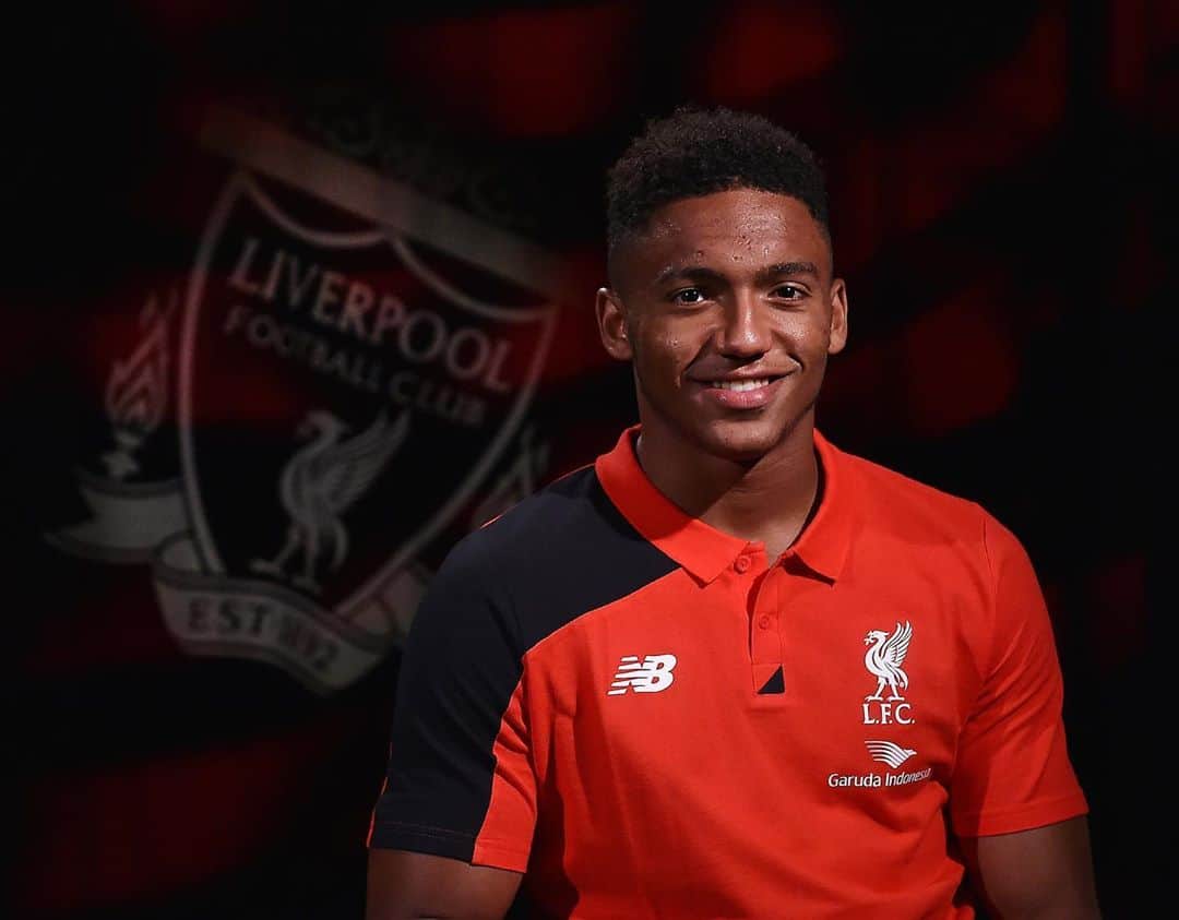 ジョー・ゴメスのインスタグラム：「5 years on and thankful for the journey❤️...Look forward for what’s to come. Back at it tomorrow 💪🏽🔴 #YNWA」