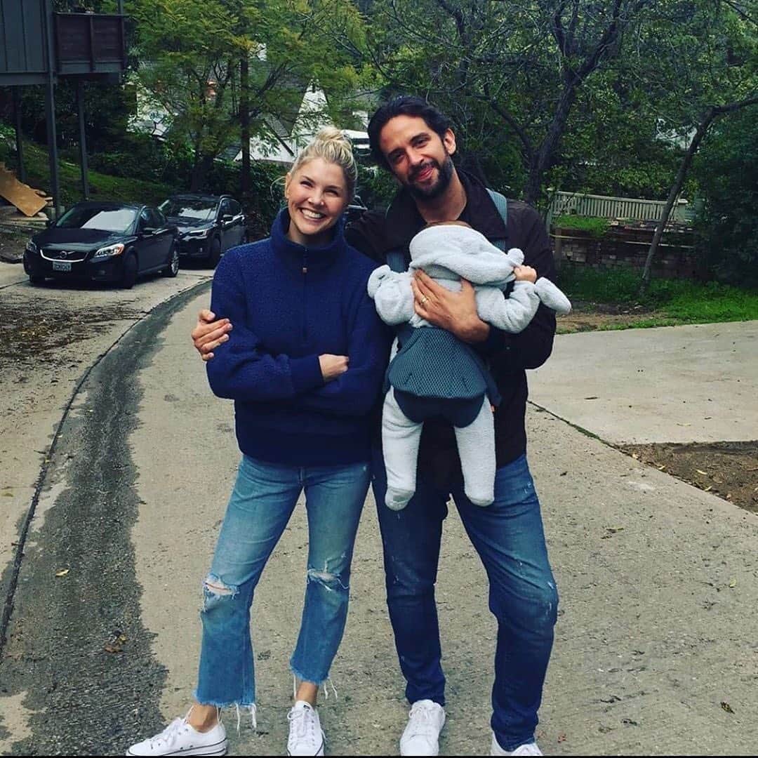 E! Onlineさんのインスタグラム写真 - (E! OnlineInstagram)「The last family photo before Nick Cordero got sick with coronavirus ➡️ The first time Amanda Kloots was able to hold her husband's hand since his hospitalization in March. ❤️ (📷: Instagram)」6月21日 4時47分 - enews