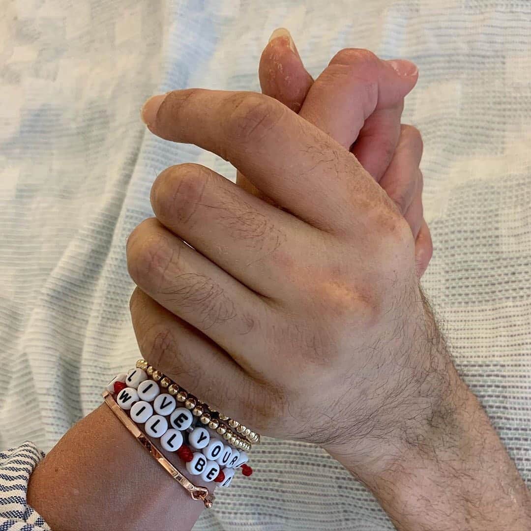 E! Onlineさんのインスタグラム写真 - (E! OnlineInstagram)「The last family photo before Nick Cordero got sick with coronavirus ➡️ The first time Amanda Kloots was able to hold her husband's hand since his hospitalization in March. ❤️ (📷: Instagram)」6月21日 4時47分 - enews