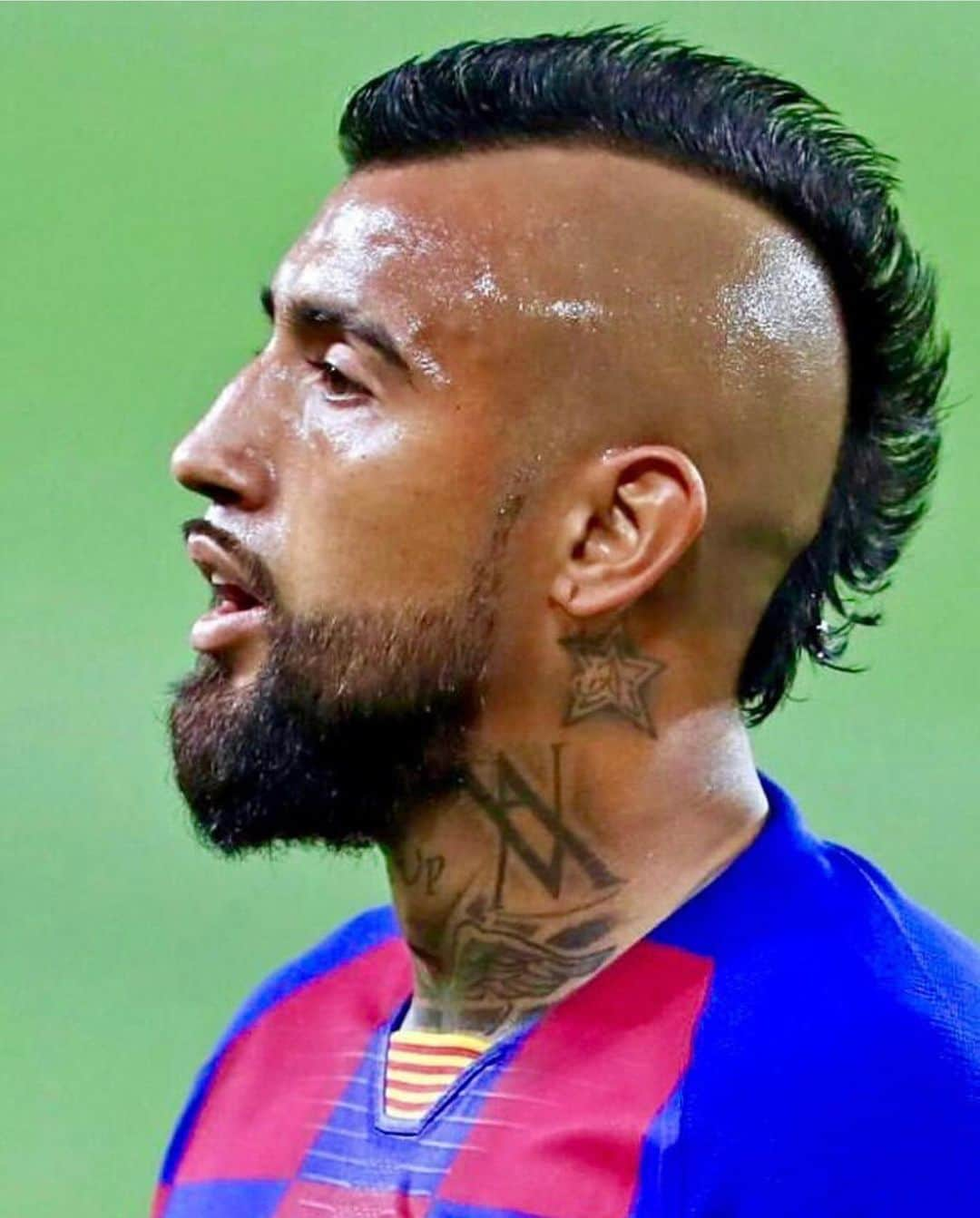 アルトゥーロ・ビダルさんのインスタグラム写真 - (アルトゥーロ・ビダルInstagram)「👑🔥👑👍🏽⚽️💪🏽」6月21日 4時54分 - kingarturo23oficial