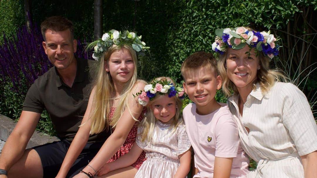 ヘンリク・ステンソンのインスタグラム：「A late Happy Midsummer to all of you! 🇸🇪☀️🇸🇪」