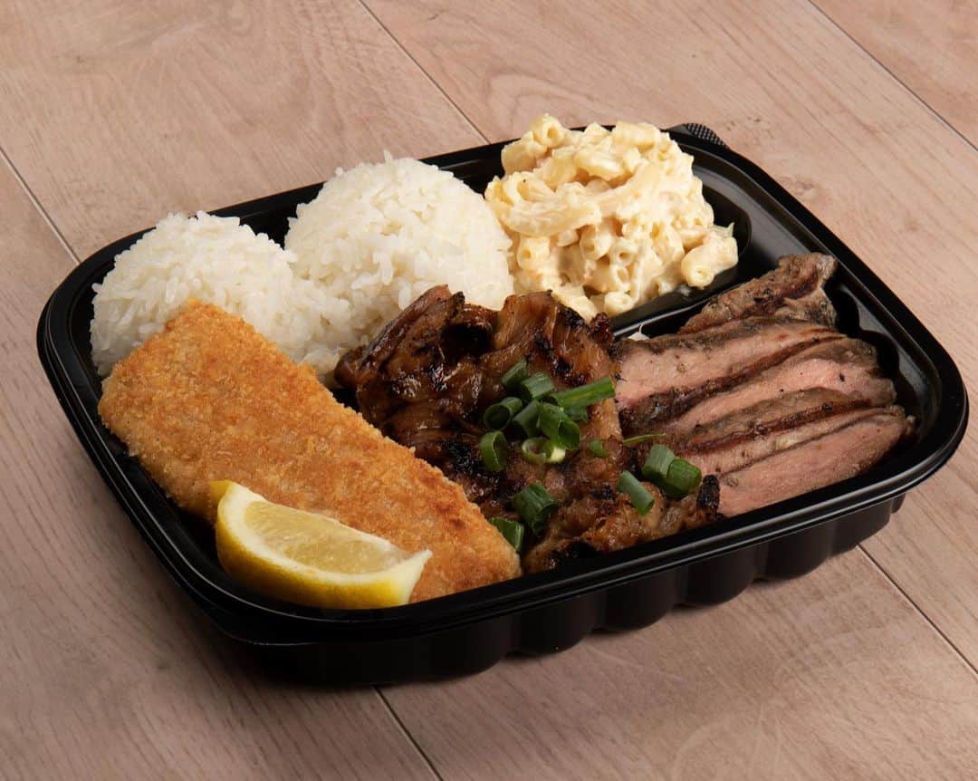 Zippy's Restaurantsさんのインスタグラム写真 - (Zippy's RestaurantsInstagram)「Something special for dad: the Father's Day Trifecta Plate (Parmesan-crusted mahi, barbecue chicken and garlic rib steak). Available today (6/20) and #fathersday (6/21) only. Don’t leave the old man hanging and order this special ASAP on Zippys.com and our mobile app.」6月21日 5時19分 - zippys
