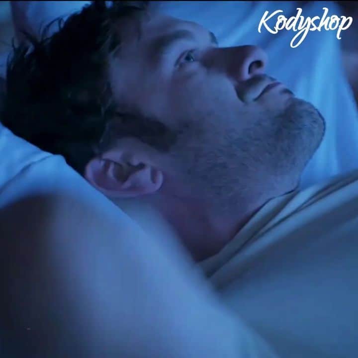 のインスタグラム：「Improve your sleep with our Bluetooth Eye Mask. Sleep anywhere, anytime with our light blocking eye mask that allows you to wirelessly listen to music or meditate! 😍 😴💤👀🌒🎧🎶📲🏊 Get it on SALE! 👉 kodyshop.com ($50 off no coupon code)⚡ @kodyshoppy #meditation #eyemask #bluetooth #sleep #relax #audiobook #music」