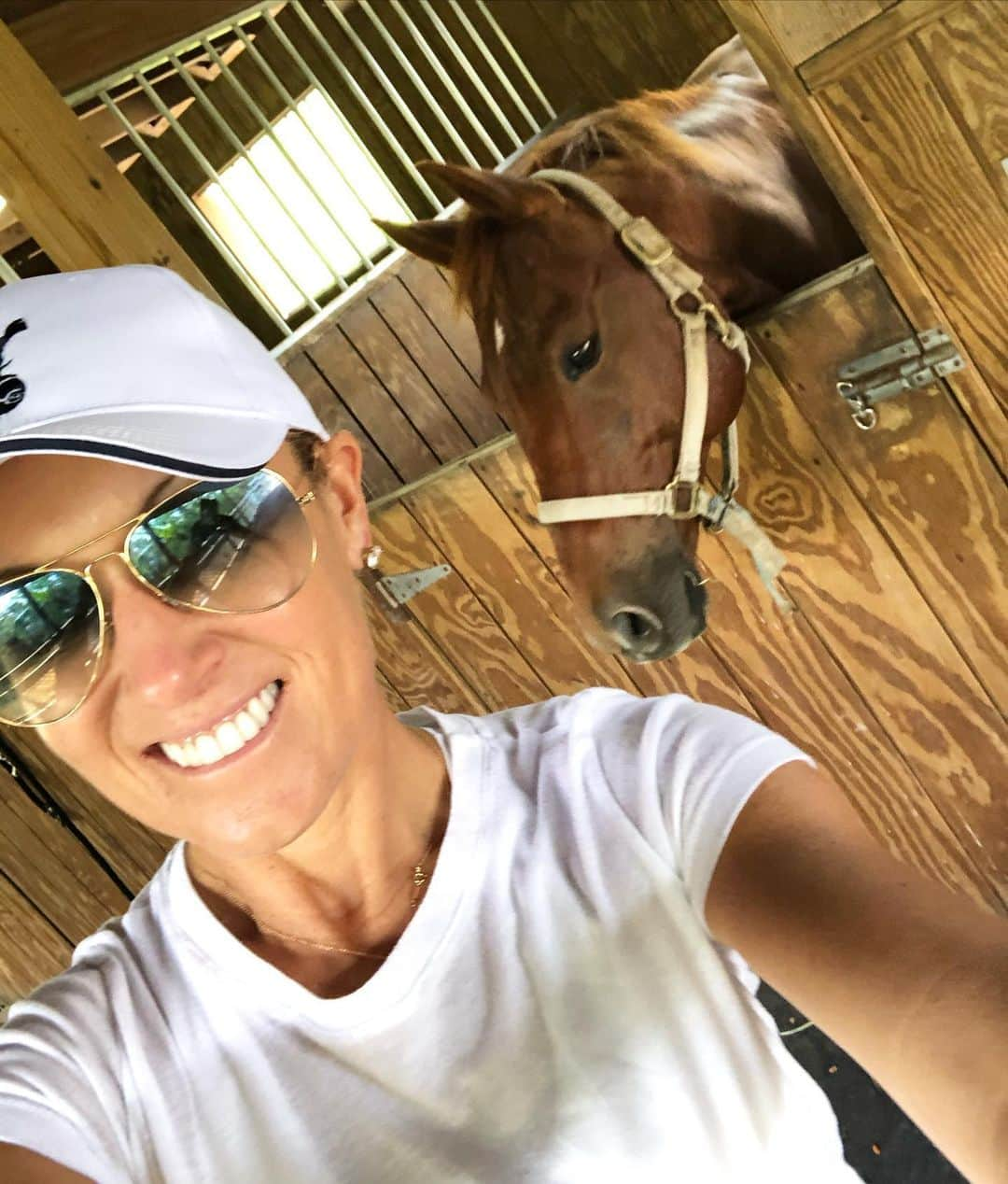 ナタリー・ガルビスさんのインスタグラム写真 - (ナタリー・ガルビスInstagram)「Loved watching live sports on TV! ⛳️ ⚽️ after A Morning visit to the Barn...Excited to Watch the 2020 Belmont Stakes 🐎 #belmontstakes #foreleft」6月21日 5時49分 - nataliegulbis