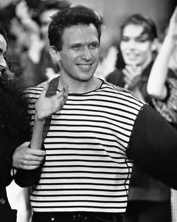 ジャンポール・ゴルチエさんのインスタグラム写真 - (ジャンポール・ゴルチエInstagram)「It was first his grandmother who dressed him with the famous striped jersey.⁠ The stripes never left #JeanPaulGaultier and inspired one of his major creations: #LeMale.⁠ #RTW #SS85」6月21日 6時00分 - jeanpaulgaultier
