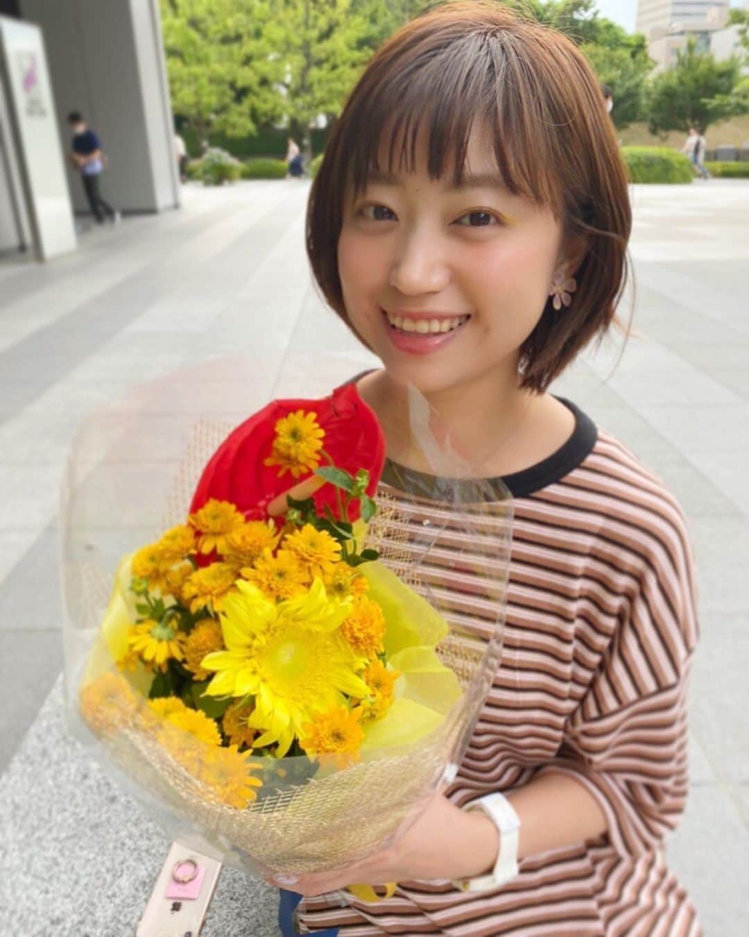 渡辺梨夏子のインスタグラム：「気持ちいいお天気＆超吉日というハッピーな日にまたひとつ、元気に歳を重ねることができました🌻🌞✨💯いつも見守ってくれて？ありがとうございます！また１年間小さな幸せを重ねながら、毎日を健康に沢山笑って過ごせるといいな〜 #今日のこと#28歳になりました #天赦日#一粒万倍日  #おみくじ２回引いた #梅雨時期の晴天 #良いことあるかな」