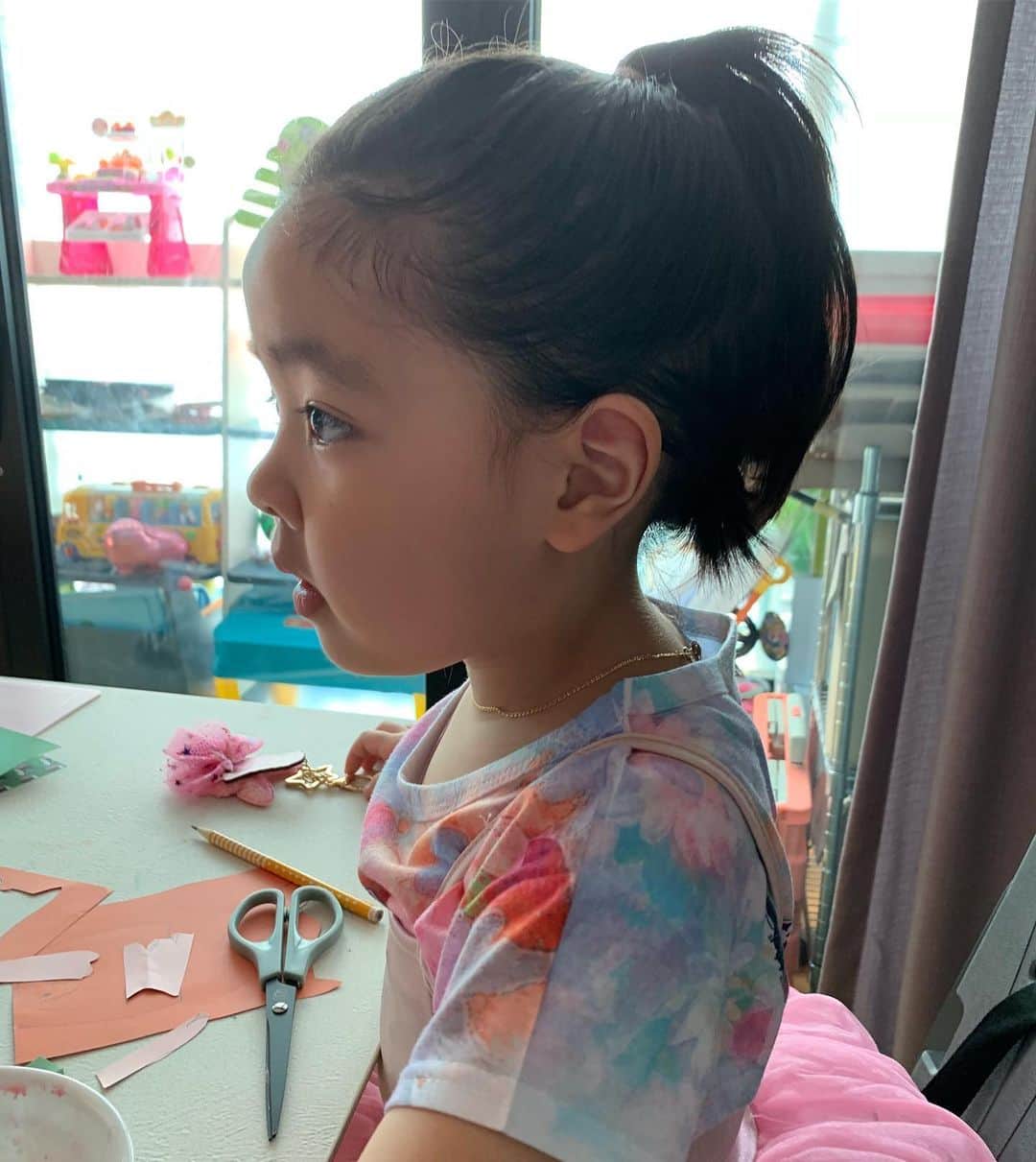 イ・ユンジのインスタグラム：「앞보다뒤#짱짱구 뒤보단앞#넘부럽다」