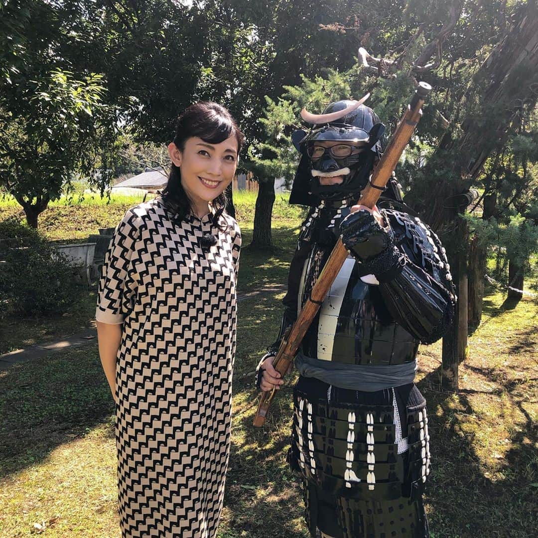 田中美里のインスタグラム：「BSフジサンデースペシャルで以前放送された 『大人が知らない!!　日本史の新常識4』 が放送されます。 6月21日(日) 18:00～  日本史にあまり詳しくない私ですが、楽しく学べました。  もしよかったら観てくださいね。  この甲冑姿の方は、、、、 河合敦先生です（笑） スワイプしてね。  #日本史の新常識4 #bsフジ #河合敦先生  #歴史」