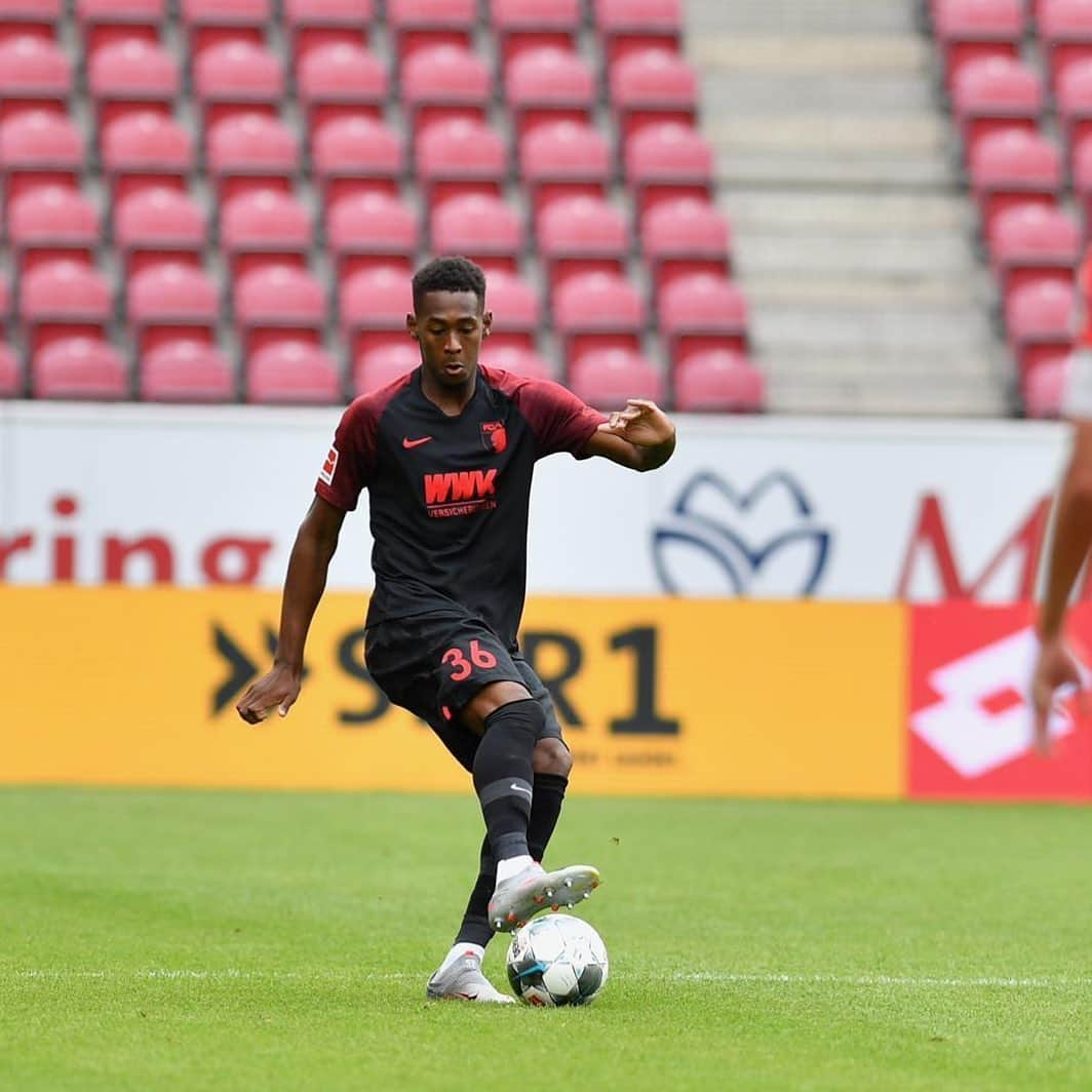 リース・オックスフォードさんのインスタグラム写真 - (リース・オックスフォードInstagram)「Focused! @FCAugsburg1907 #FCA #FCA1907 #fcaugsburg」6月20日 21時27分 - reeceoxford