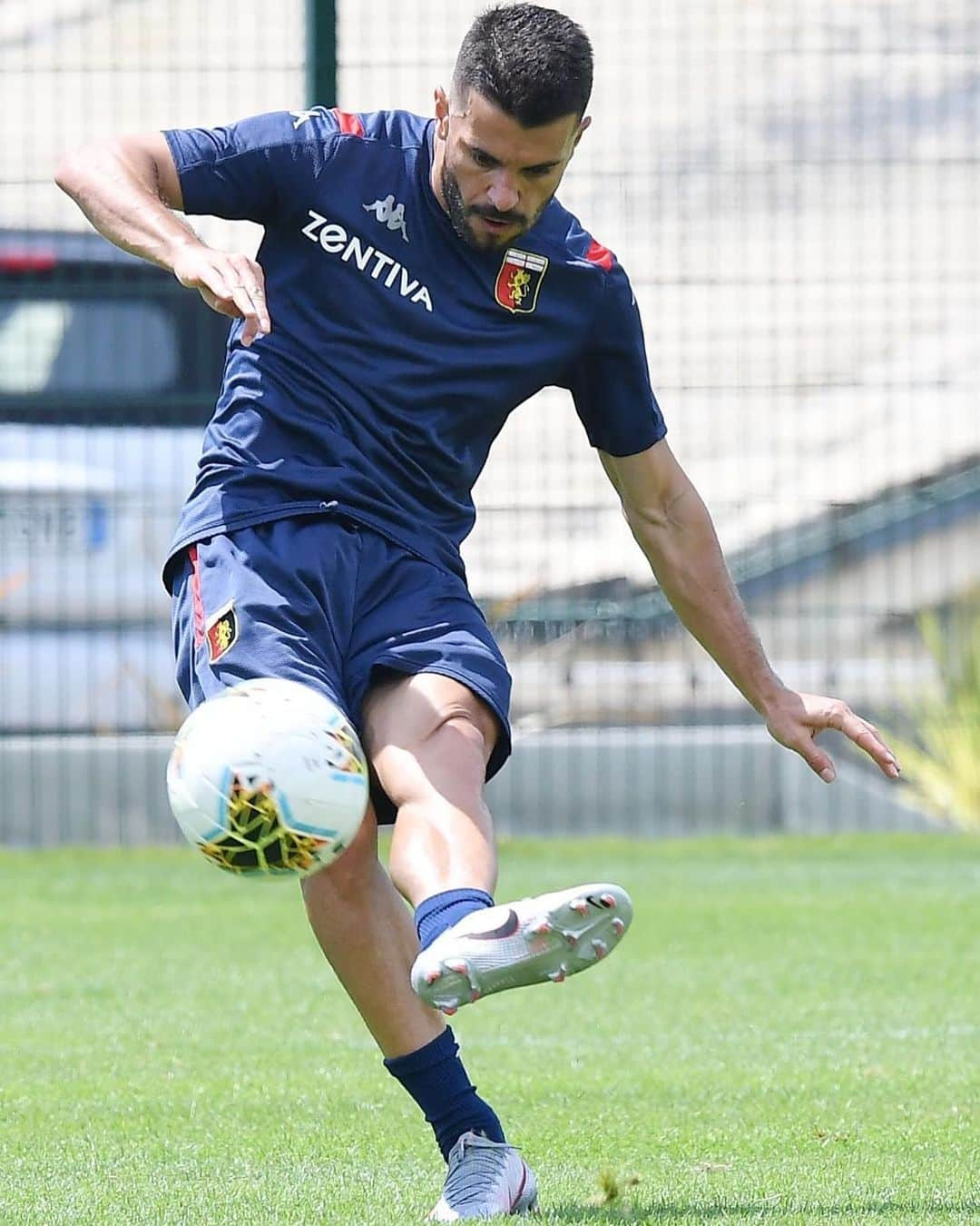 イアゴ・ファルケ・シルバのインスタグラム：「Siamo pronti 💪🏼🔥 @genoacfcofficial」