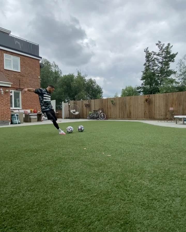 F2Freestylersのインスタグラム：「THAT SECOND SHOT....😱🤯」
