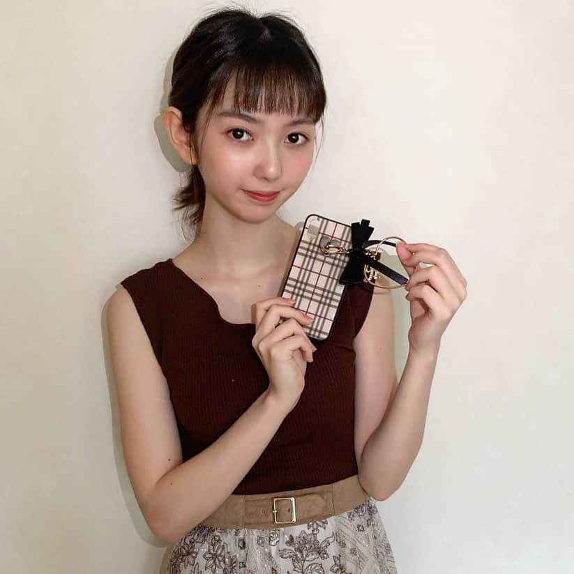 漆畑瑠菜のインスタグラム：「ハンドメイドの可愛いiPhoneケース🎀 種類いっぱいあって悩みました🥺❤ ・ リニューアルオープンセール開催中！ MAX20%OFF！  6/20 19:00〜 6/28 23:59 まで！ 詳しくは　@alamain2018 の投稿を確認して下さい😊 ・ #alamain #iPhoneケース #iPhonecase #ハンドメイド #ハンドメイド作品 #ハンドメイド作家 #ハンドメイド雑貨#プチプラ#韓国ファッション#ファッション#プレゼント#いいね返し」