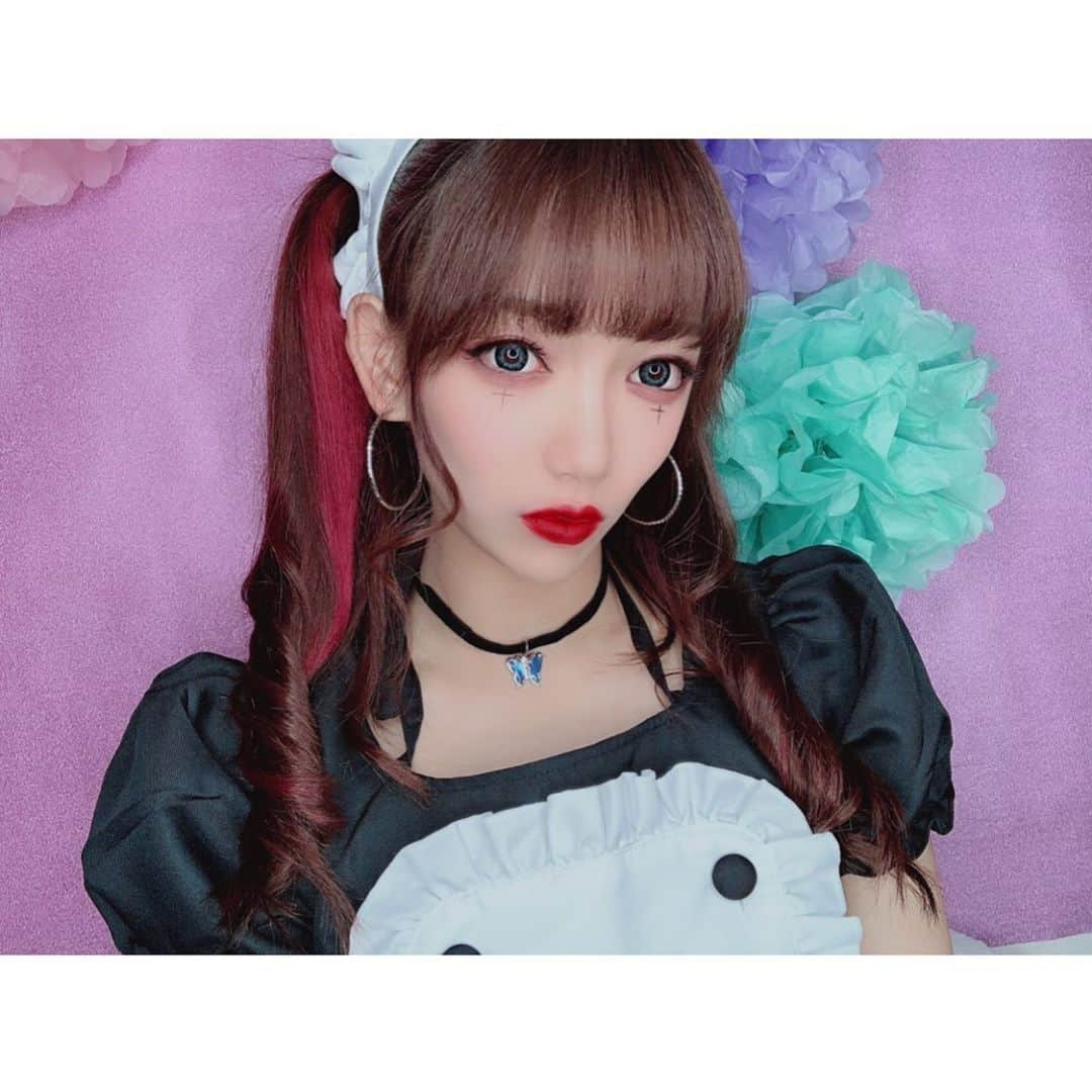 のインスタグラム：「ゴスロリってリクエスト来てたんやけどゴスロリ服ないからゴスロリ風メイドさん🐰🖤」