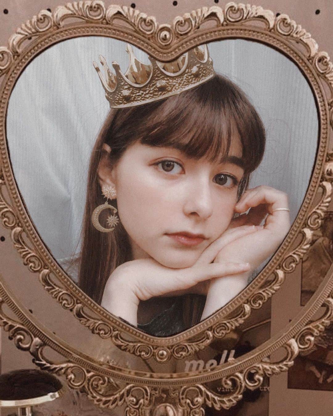 嵐莉菜さんのインスタグラム写真 - (嵐莉菜Instagram)「プリンセスになれるとしたら、こんな感じの雰囲気がいいなあ👑  #嵐莉菜 #princess #mirror #プリンセス #小さい頃の夢 #今もなりたい  #野望」6月20日 21時48分 - lina_arashi