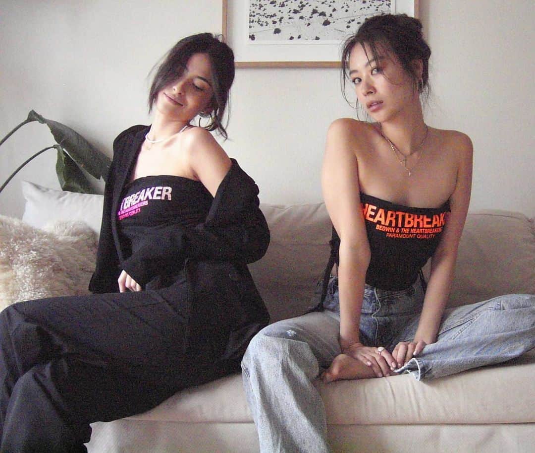 harunaのインスタグラム：「to my ride or die bitch🤍 bedwinのTシャツをすーぱーギャル風にリメイク💗💋 @julinoguchi  @bedwin_official　#bedwin　#ootd #diy」
