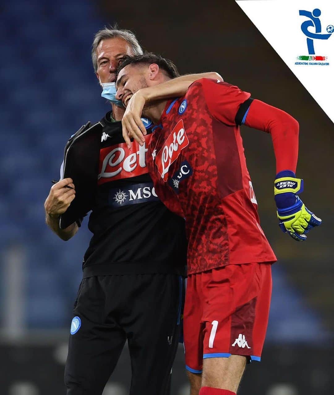 アレックス・メレットさんのインスタグラム写真 - (アレックス・メレットInstagram)「Lavoro di squadra! 🏆🇮🇹🧤⚽️ #goalkeepers #CoppaItalia」6月20日 21時55分 - alex_meret