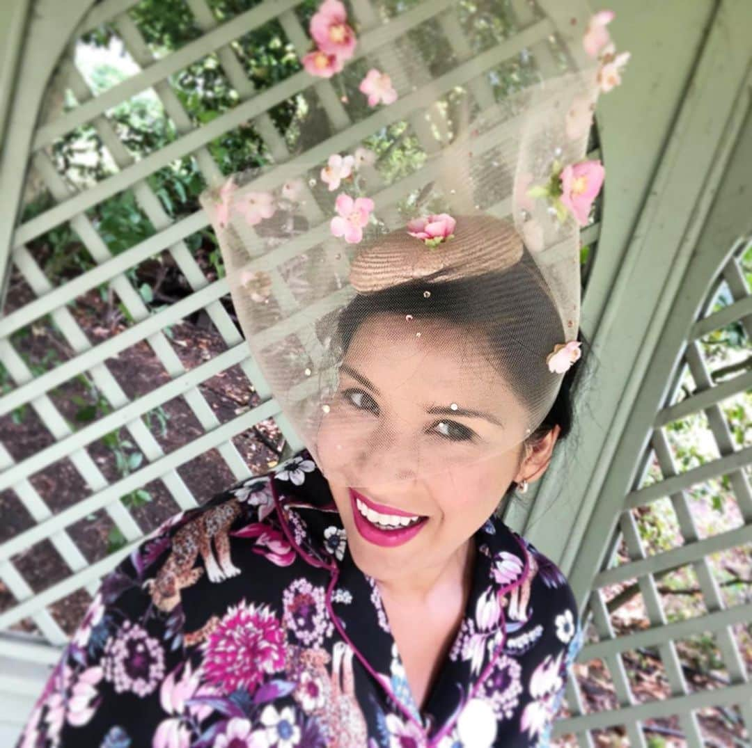 ピアーズアトキンソンさんのインスタグラム写真 - (ピアーズアトキンソンInstagram)「🌸 #Repost @mollyahmed looking divine in #pjs 💖 and a #piersatkinson 🌸 ・・・ #RoyalAscot #RoyalAscot #StyledWithThanks #styledwiththanks🌈 @ascotracecourse pairing my @piersatkinson #millinery with my @marksandspencer #pyjamas ultimate #racinginlockdown #fashion combination #RoyalAscotAtHome」6月20日 22時04分 - piersatkinson