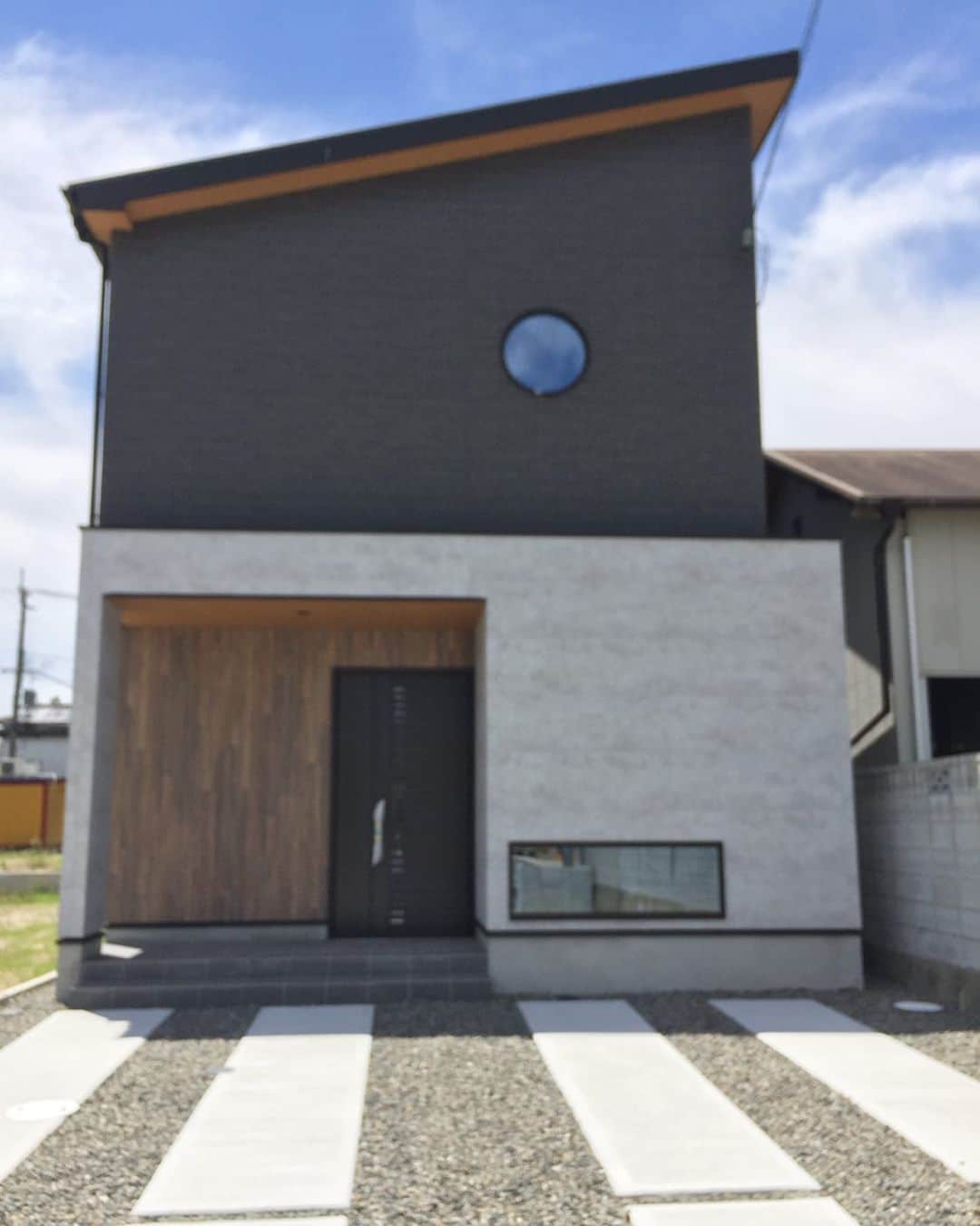 株式会社 元氣建設のインスタグラム：「#マイホーム #一戸建て #インテリア #ダイニング #キッチン #和室#家づくり#モデルハウス #元氣建設 #元気建設 #リフォーム #リノベーション #ショールーム #住宅 #新築 #外観 #注文住宅 #自由設計 #大阪 #木目 #和#カウンターキッチン #myhome #玄関ポーチ#interior #showhome #instahome」