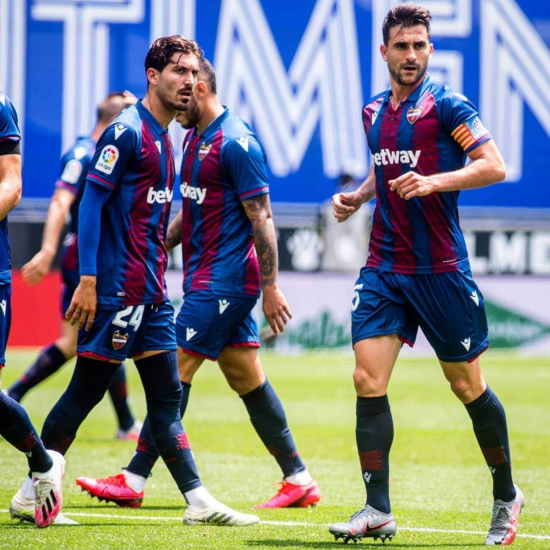 レバンテUDさんのインスタグラム写真 - (レバンテUDInstagram)「Min 65 | RCD Espanyol 1-1 Levante UD  #EspanyolLevante  #110AñosDeResistencia --- @betway_es @macron @amstel_es @cocacola_esp @levantewagenvw @caixabank」6月20日 22時32分 - levanteud