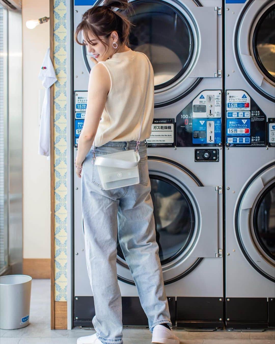のインスタグラム：「✒︎ 国際ヨガデーの前日である今日は、 私ほっちの新体操デーだった💦  分刻みなスケジュールだったけど、無事終了。 久々シルクっ子にも会えて嬉しかった事もある！！ ・ #シルク新体操教室 #特別レッスン  お疲れ様🙌🏻 ・ 明日は国際ヨガデー。 オンラインレッスンな1日🧘🏻‍♀️🌸 ・ @adidasoriginals  @adidas @nanananaofficial  @freddyleckseinwaschsalon.jp ・ #新体操 #ヨガ #国際ヨガの日」