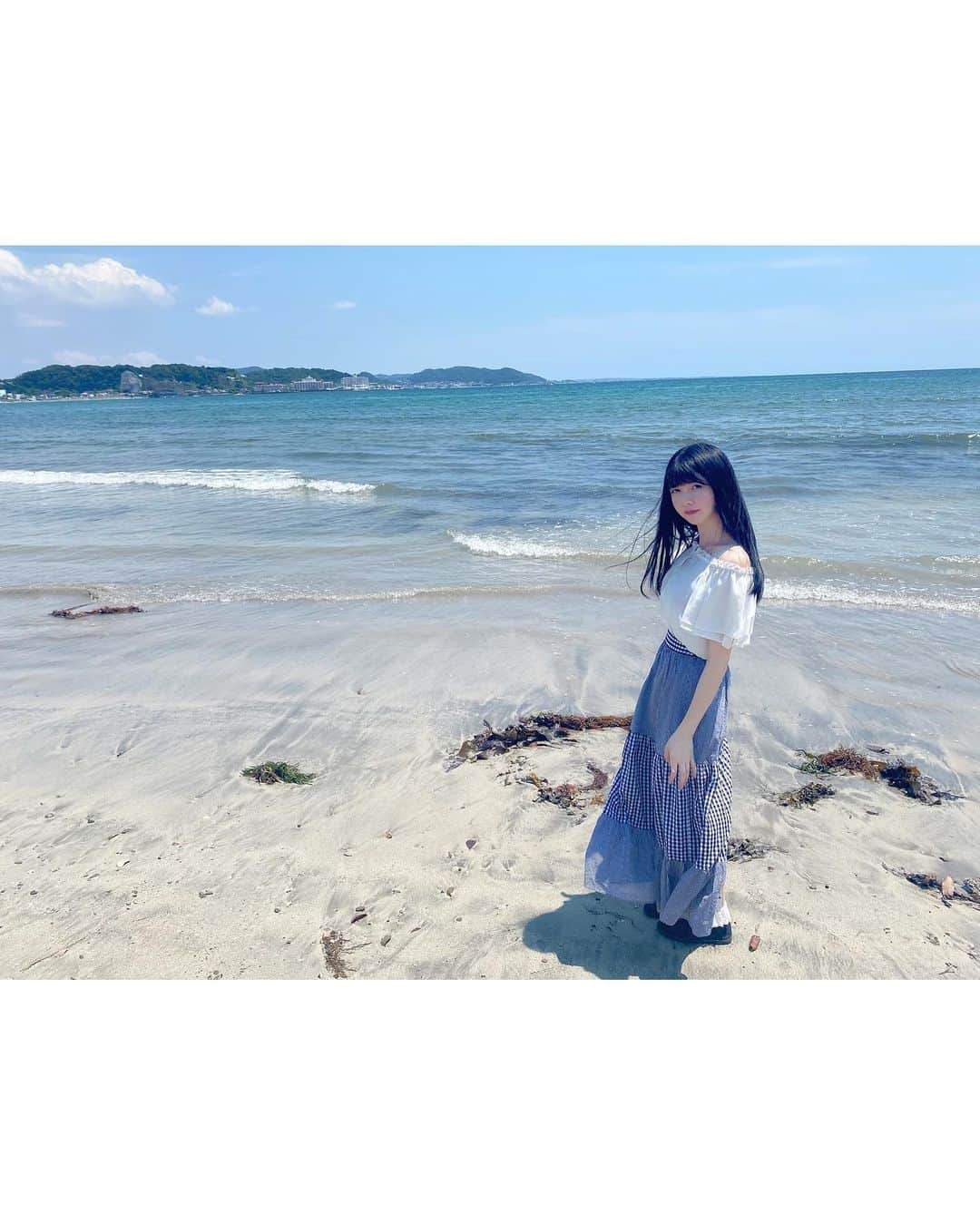 小野寺梓さんのインスタグラム写真 - (小野寺梓Instagram)「海𓆜𓇼𓈒 ・ ・ 時差だけどこちらにも…！ 引きの写真海いっぱい見えて綺麗〜 ・ ・ 最近撮影で色々なところ行けて楽しいな〜！ いま行きたいところは牧場！！！ 乳しぼりしたりなでなでしたりとっても美味しいソフトクリームが食べたいんだ〜 ・ ・ ・ #海  #坂ノ下海岸 #江ノ島 #鎌倉 #小野寺梓 #白キャン #真っ白なキャンバス」6月20日 22時43分 - onoderaco