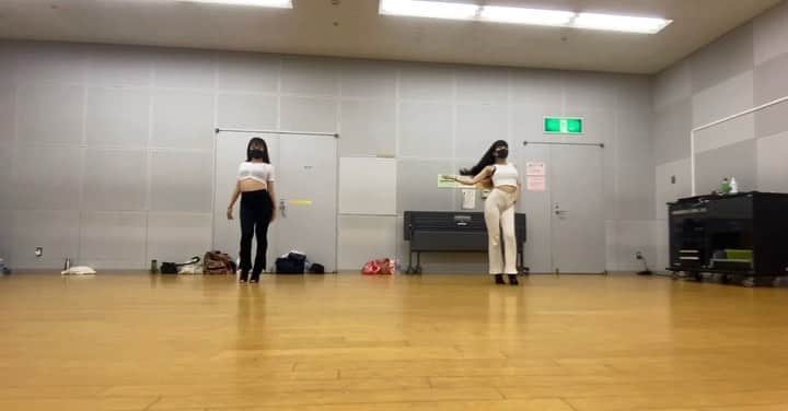 のインスタグラム：「🌹mother's HEELS&Vogue WS🌹 @hikari.furuta . w/ @no7_k  @ayahime0819 . . 体幹と髪の扱い方、もっと極めます🔥 . . #dance #dancer #vogue #vogueing #voguefemme #voguefem #voguedance #voguer #handsperfomance  #heels #heelsdance #HIKARIfamily #hikarioricci #japanese #japanesegirl #japanesewoman #heelsラストに貞子現れます」