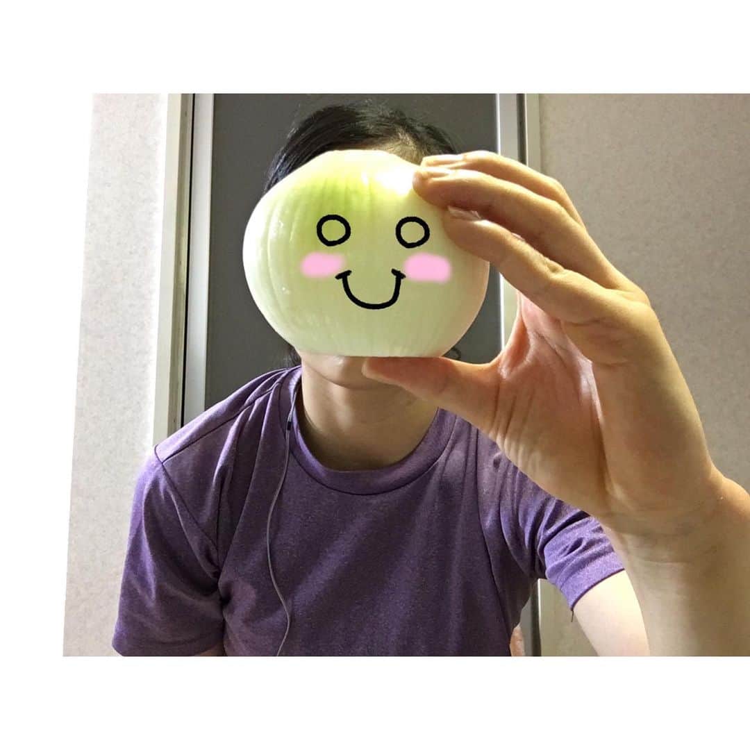 土橋ココさんのインスタグラム写真 - (土橋ココInstagram)「. またやられた〜。 この🧅はお味噌汁で美味しくいただきました。 #たまねぎさん」6月20日 22時51分 - niko_d.k