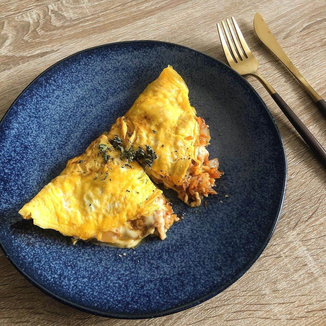 太田江莉奈さんのインスタグラム写真 - (太田江莉奈Instagram)「大豆ミートのオムレツ🍳  中は大豆ミート、玉ねぎ、トマト缶、ブラックペッパーです👨🏻‍🍳 チーズ仕込んだんだけど、 切ってもとろけてくれなかったから次はもっと上手く作ろう。 味は最高でした♪♪♪ . .  #オムレツ #卵料理#ふわとろ #大豆ミート#大豆 #おうちご飯#お昼ご飯」6月20日 23時03分 - erina_o_