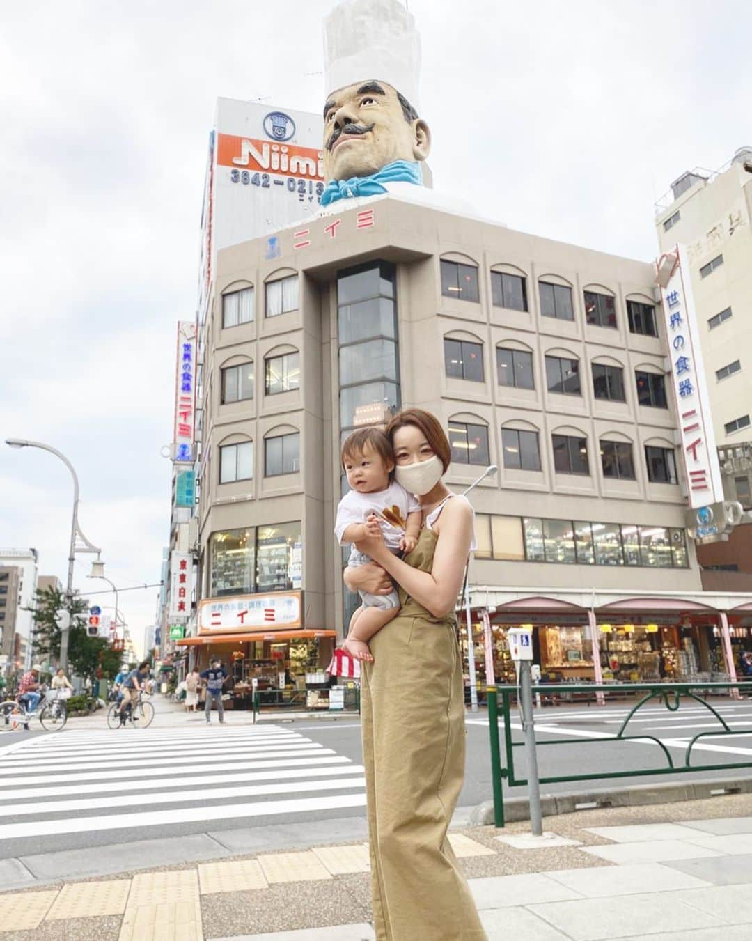 黒澤かなえさんのインスタグラム写真 - (黒澤かなえInstagram)「息子と思い出の地へ💛 ．  今日は色んな出会いがあったね。 行動した分だけ沢山の出会いがありました  マスクもして まだまだ日常とはいかないけど 会ってお顔が見れるだけでやっぱり嬉しいね。  良き日でした💛 ．  #息子#デート#家族時間#合羽橋#念願 #思い出の地#田原町#浅草#蔵前#お散歩 #男の子#男の子ママ」6月20日 23時15分 - k_kana