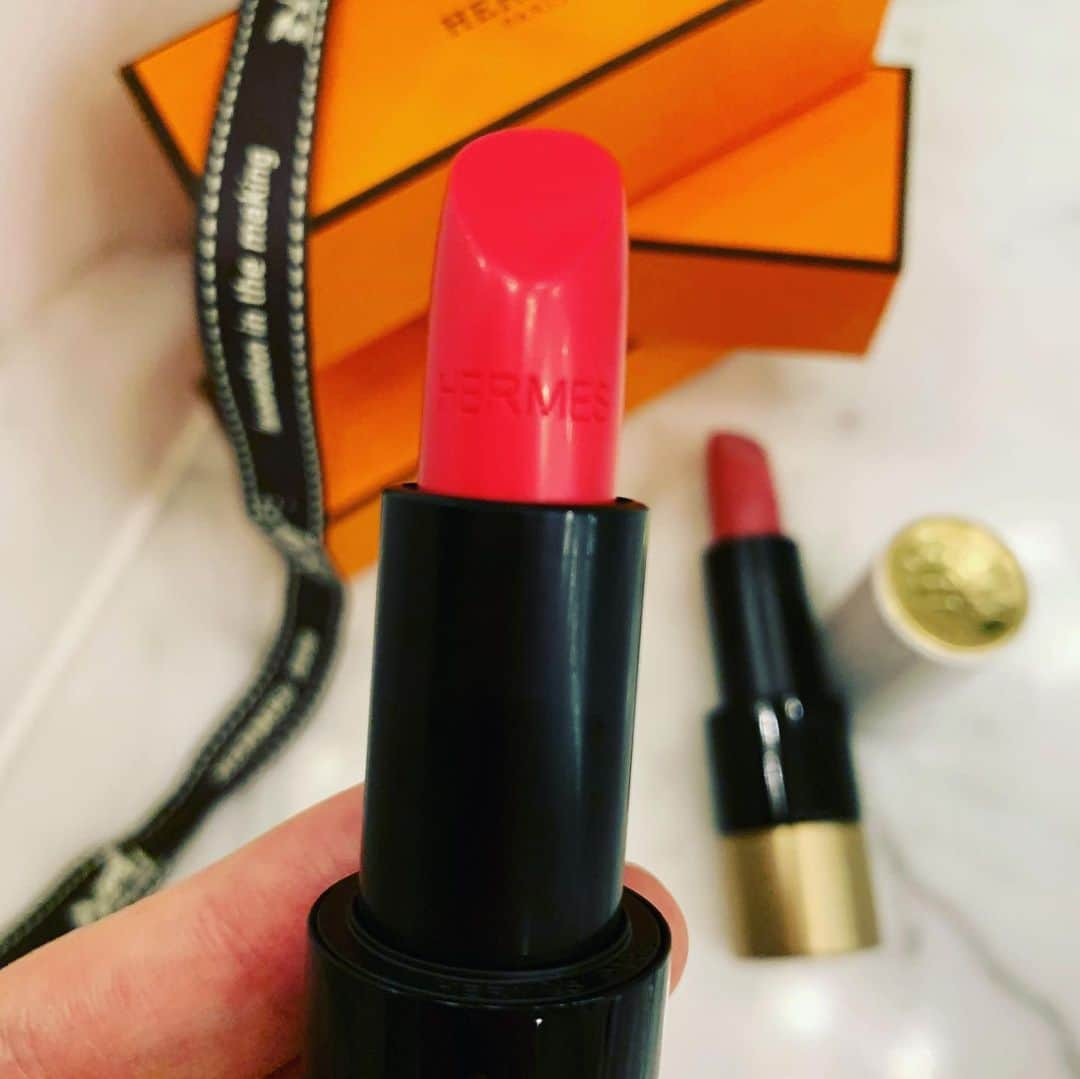 市原佑梨さんのインスタグラム写真 - (市原佑梨Instagram)「#hermeslipstick💄 3枚目　上からno.40.33.18 no.33はorange makeに🍊✨ 香りも癒され保湿、発色◎ ふたが磁石でひっつくのなにげにありがたいです🙏✨」6月20日 23時23分 - yuri_ichihara