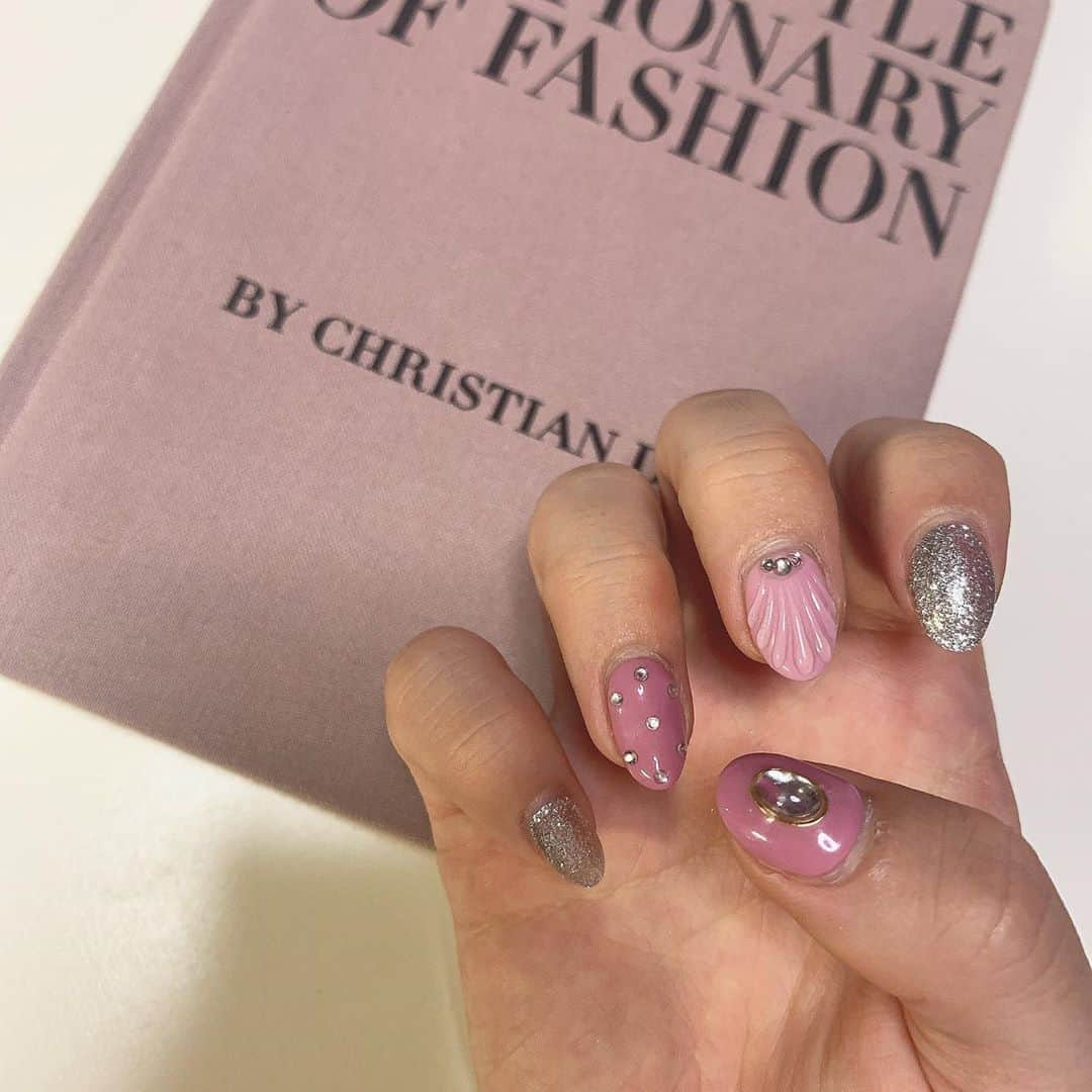 平田詩奈さんのインスタグラム写真 - (平田詩奈Instagram)「Pink×Silver♡﻿ シェルネイル🐚💅🏼﻿ ﻿ ﻿」6月20日 23時26分 - shiina__0822