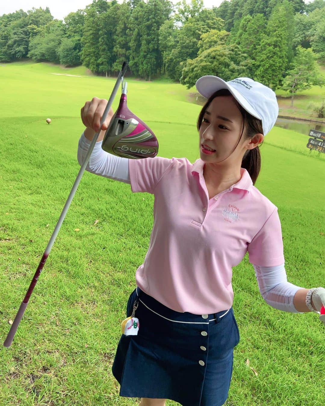 原明日夏さんのインスタグラム写真 - (原明日夏Instagram)「仲良しかおちゃんとゴルフ行ったときの🏌️‍♀️﻿ ﻿ 前半調子悪すぎてやっと後半飛ぶようになってきた！と思ったらドライバー折れるしもう心が折れました。笑﻿ ﻿ 3枚目はもう疲れ果ててるところです🤣﻿ ﻿ ゴルフって集中力と気持ちも大事ですね🤔﻿ ﻿  #ゴルフ #ゴルフ練習中 #ゴルフ女子 とか言ってみたいけど程遠い…」6月20日 23時48分 - hara.as