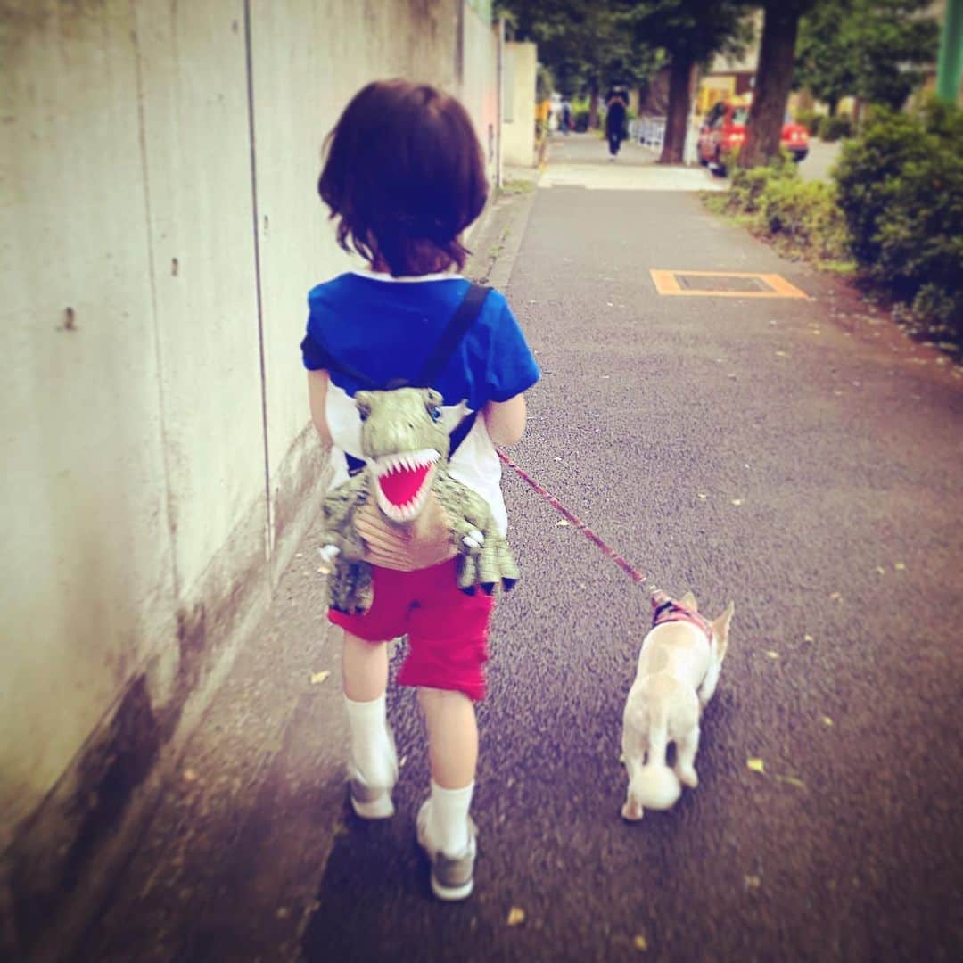 KOKIAのインスタグラム：「Saturday afternoon.This is my happy moment! #tokyo #japan #japon #kokia #photography #歌手 #コキア #insta #art #beautiful #picoftheday #follow #女性 #ソングライター #photooftheday #woman #jmusic #ボーカリスト #singer #songwriter #jpop #vocalist #voice #声 #ライブ #live #綺麗 #日本 #dog」