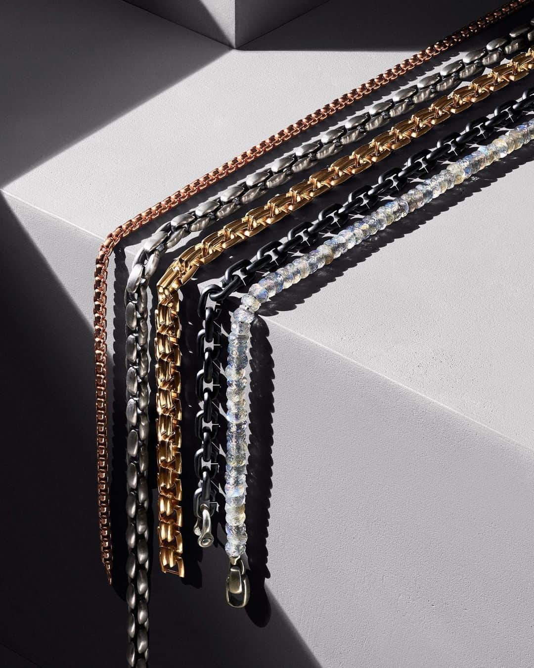デビッドヤーマンのインスタグラム：「A link in the chain. For the refined yet contemporary dad, our chains necklaces break the mould and go beyond ordinary. #FathersDay #DavidYurman」
