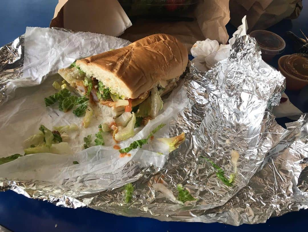 ギレルモ・ディアスさんのインスタグラム写真 - (ギレルモ・ディアスInstagram)「picked up lunch yesterday (shrimp Po’boy) at one of my fav spots in LA: 𝑻𝒉𝒆 𝑮𝒖𝒎𝒃𝒐 𝑷𝒐𝒕, at the Farmers Market. #SupportBlackownedbusinesses #BlackLivesMatter #LasVidasNegrasimportan #juneteenth」6月21日 0時03分 - guillermodiazreal