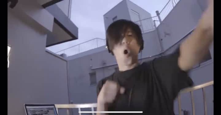 DE DE MOUSEのインスタグラム：「‪今日もいっぱい正拳突きしたな！‬ ‪あつ森の中でも暴れたな‬ ‪果たしてこんな曲フロアでプレイしてみんなついて来てくれるのかな？‬ ‪♫Gua (Unreleased)‬ ‪#やついフェス #あつ森‬ #dédémouse #dedemouse #デデマウス #電電鼠」