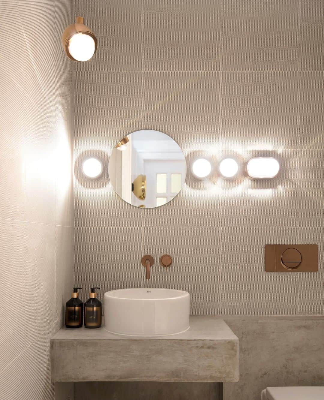 のインスタグラム：「SPOT surface lights and our ECLECTIC hand wash & balm in the bathroom of our Hong Kong shop. Which has now reopened! Along with our Tokyo, Hangzhou, LA and London stores. ⁠ ⁠ ⁠ ⁠ #tomdixonSPOT #tomdixonECLECTIC #interior #design #interiordesign #homedecor #inspiration #luxury #lighting」