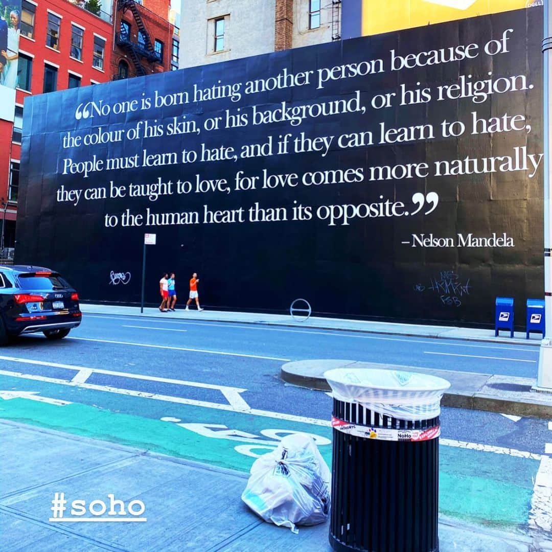 ラファエル・スバージさんのインスタグラム写真 - (ラファエル・スバージInstagram)「#soho  #mandela  #streetScene #newyork」6月21日 0時39分 - raphaelsbarge