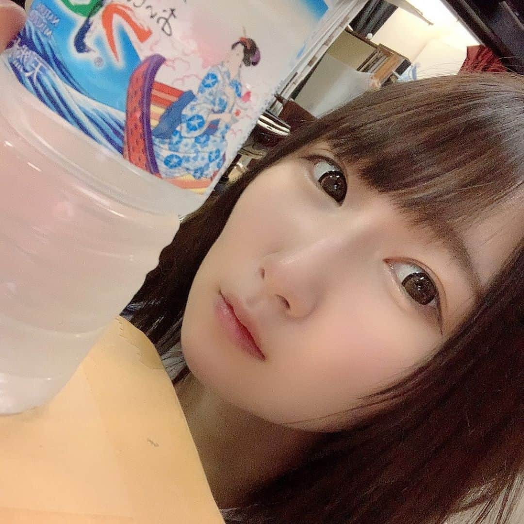 夢乃美咲さんのインスタグラム写真 - (夢乃美咲Instagram)「． 天然水のラベルが夏になっていた ． #AV女優 #アイドル #1日1ゆめの #ミスid2021」6月21日 0時41分 - nosyumenos