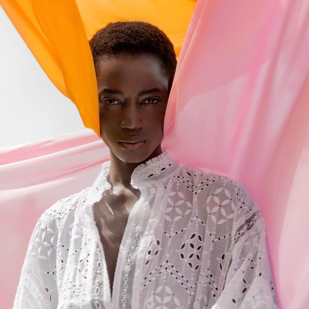 のインスタグラム：「Long dress made of light organza with graphic embroidery in sangallo lace. . . #ermannoscervino #springsummercollection #dress #organza #white #sangallo」