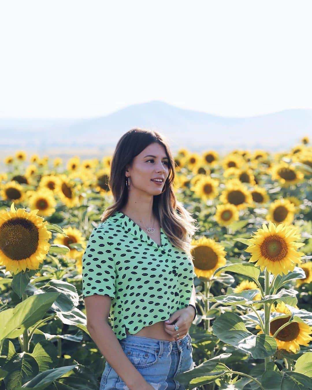 WTA（女子テニス協会）さんのインスタグラム写真 - (WTA（女子テニス協会）Instagram)「🌻💛 #HomeCourt @tpironkova ・・・ Summer on my mind👀🌻🌞 #summertime」6月21日 1時00分 - wta